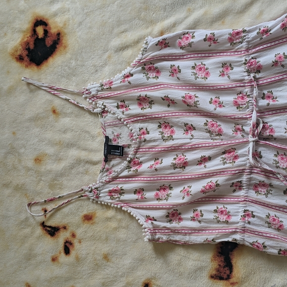 Forever 21 Floral Romper in Medium - Picture 2 of 3